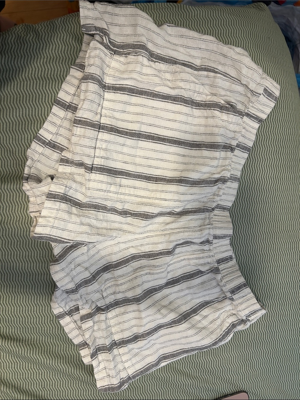 Universal Thread White and Gray Striped Women’s Bermuda Shorts